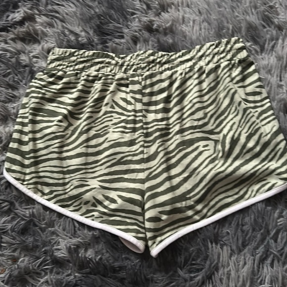 Green zebra print shorts - Picture 2 of 3